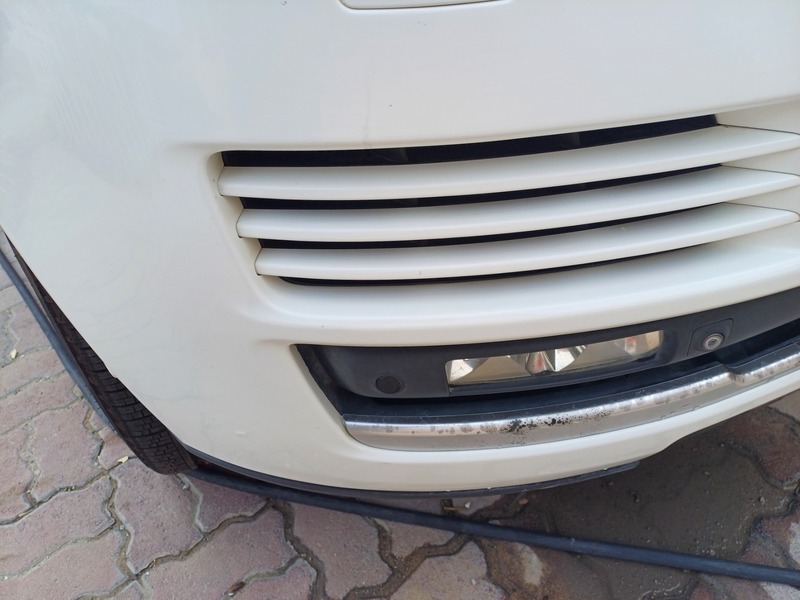 Used 2015 Range Rover Vogue SE for sale in Abu Dhabi